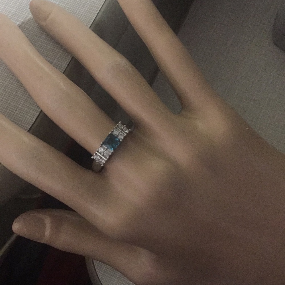 Classic designed Blue Topaz Ring - Picture 9 of 12